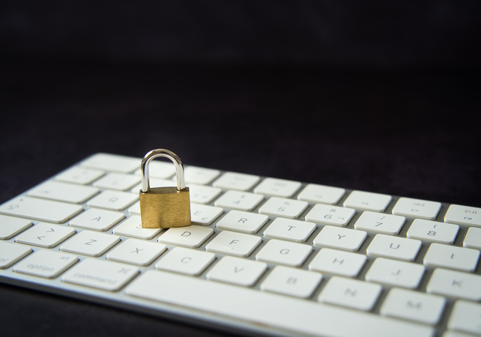 Comment puis-je garantir la sécurité de mon site contre les attaques et les vulnérabilités ?